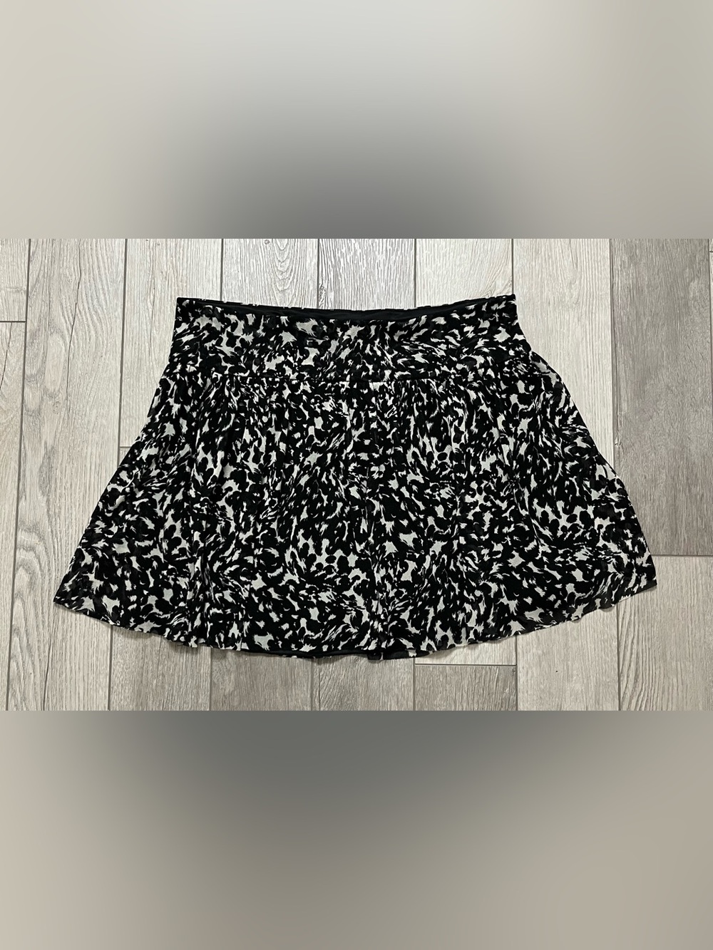 Express Black and White Printed Mini Skirt Size Medium